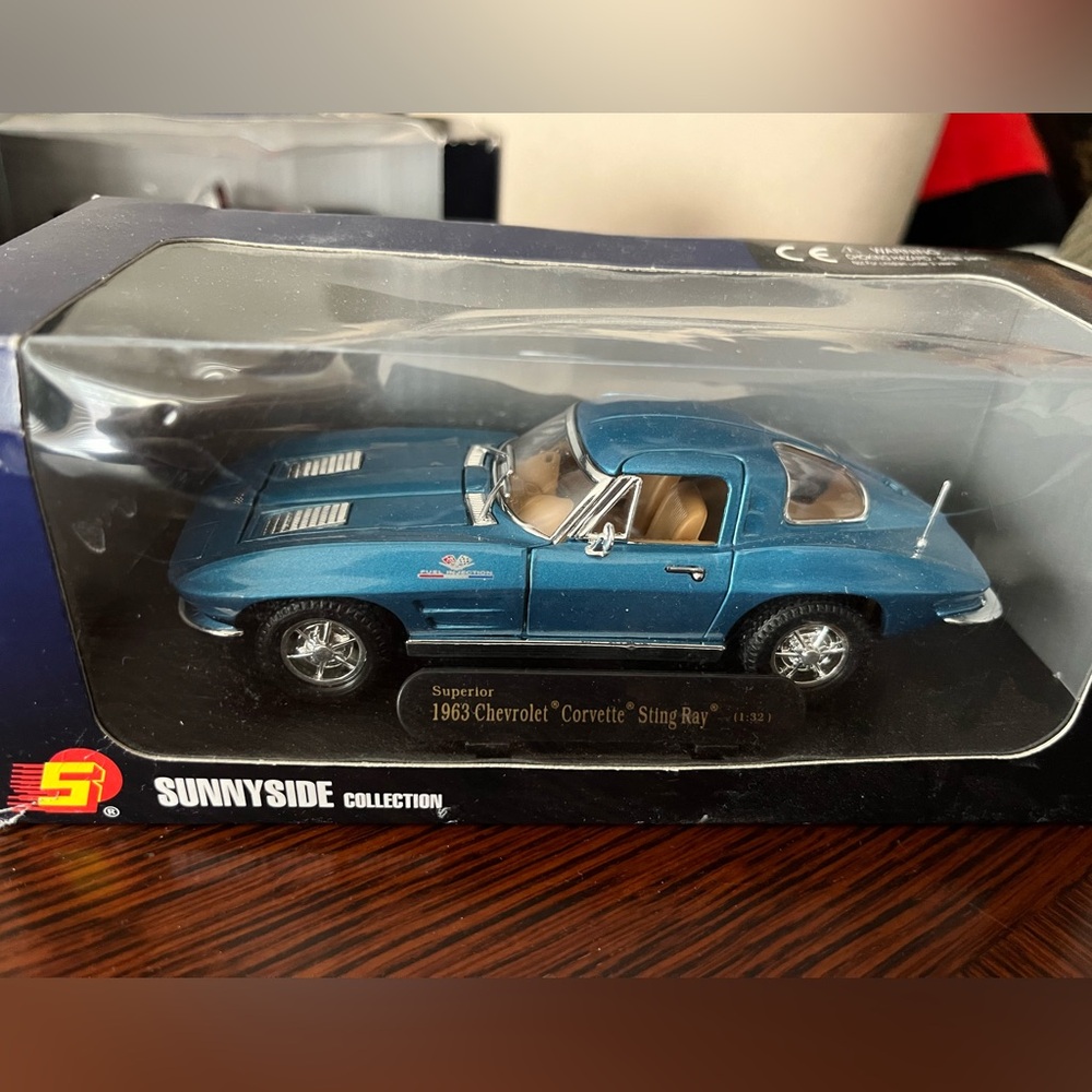 Sunnyside Blue 1963 Corvette Sting Ray Model Car Diecast 1:32